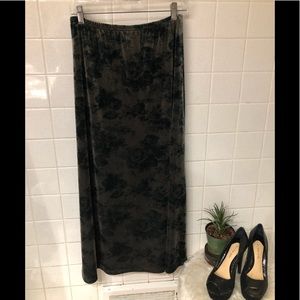 🌺SALE 2/$12 3/$15 Velvet Maxi skirt Deep Green